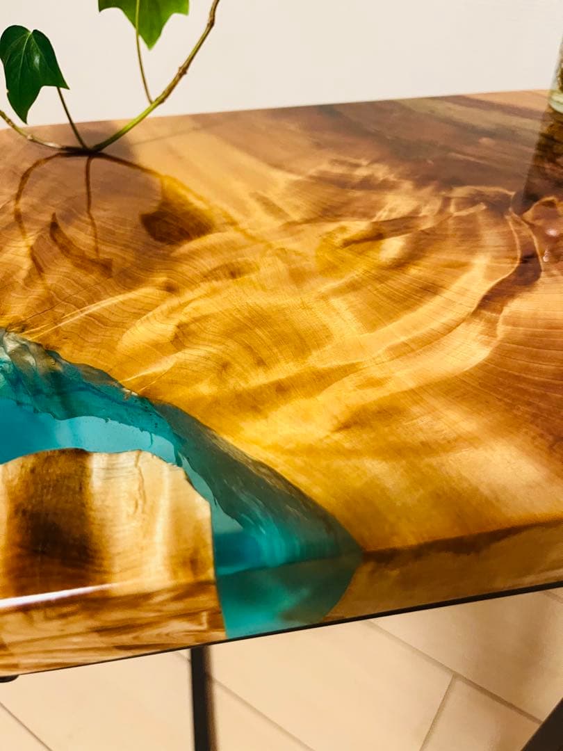 レジンテーブル　ソファテーブル　サイドテーブル　コーヒーテーブル　栃の木