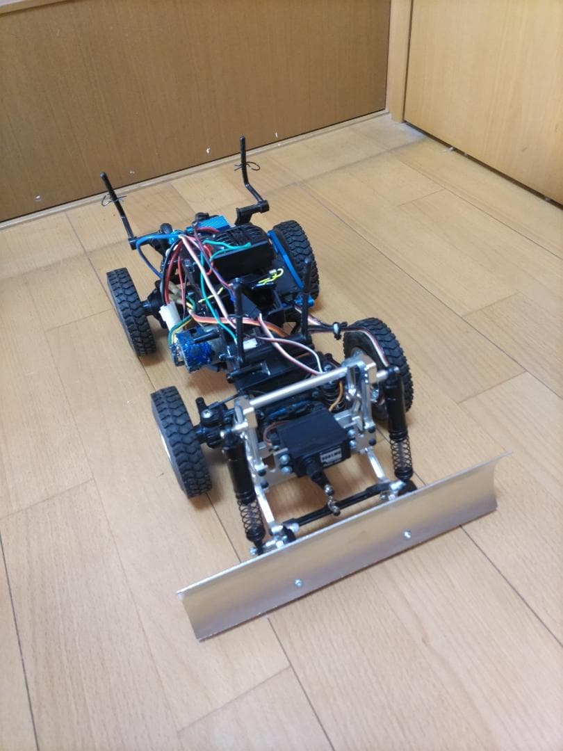 タミヤGF-01　TOYOTA 緑色トラック 除雪用ブレード付き