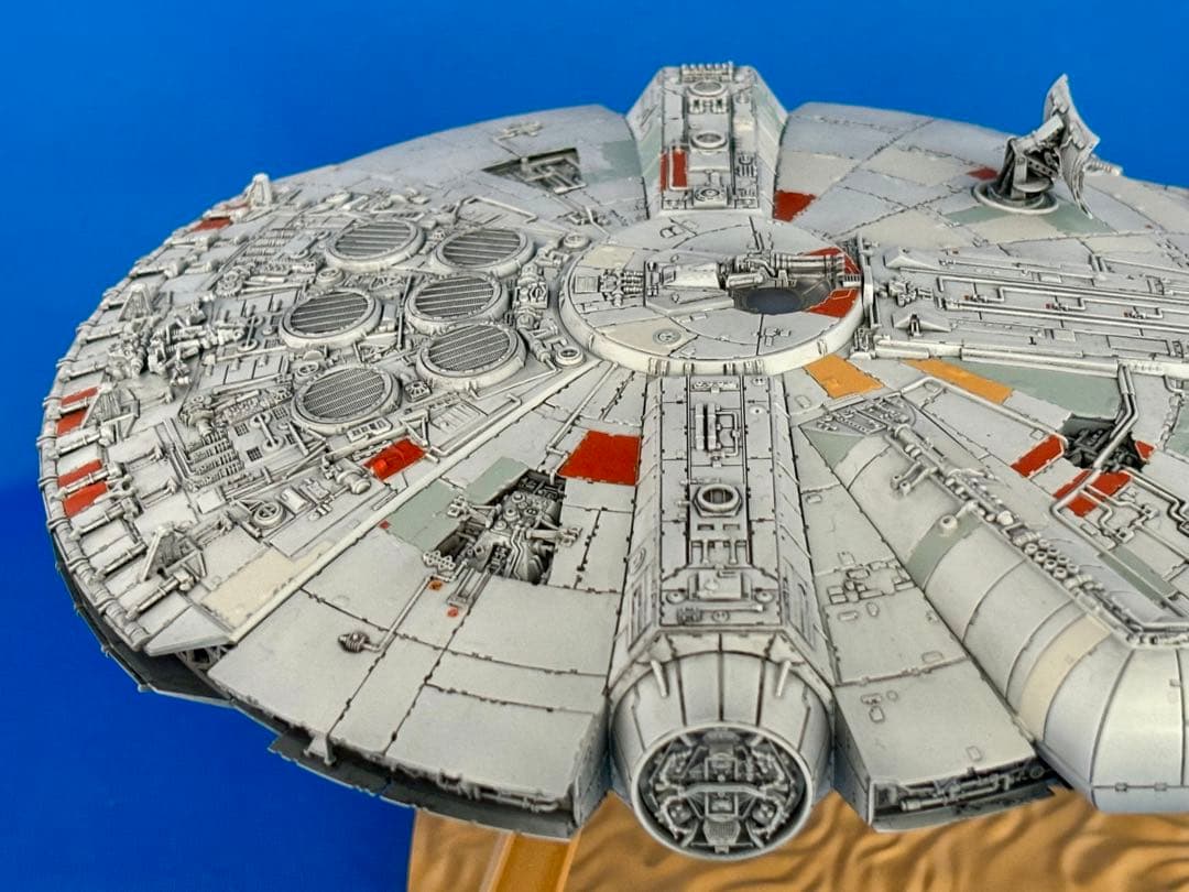 バンダイ スターウォーズ1/144 ミレニアム・ファルコン フォースの覚醒完成品