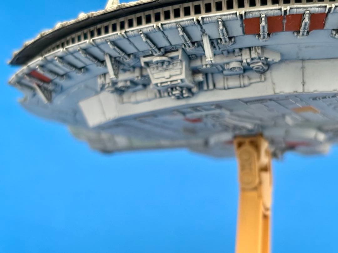 バンダイ スターウォーズ1/144 ミレニアム・ファルコン フォースの覚醒完成品