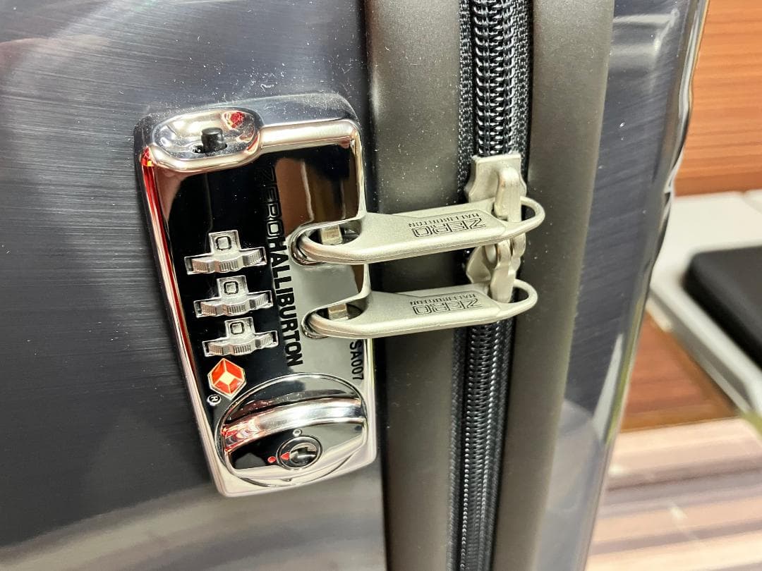 美品 ほぼ未使用 ゼロハリバートン 2輪 キャリーケース スーツケース　28L