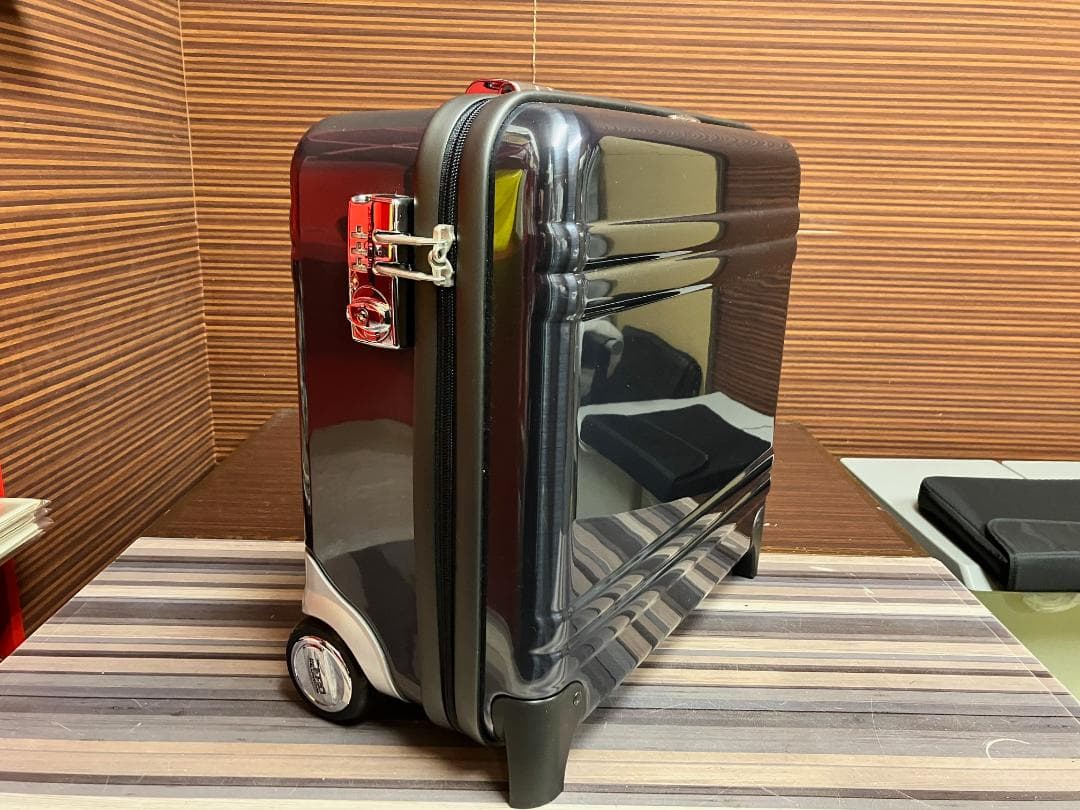 美品 ほぼ未使用 ゼロハリバートン 2輪 キャリーケース スーツケース　28L