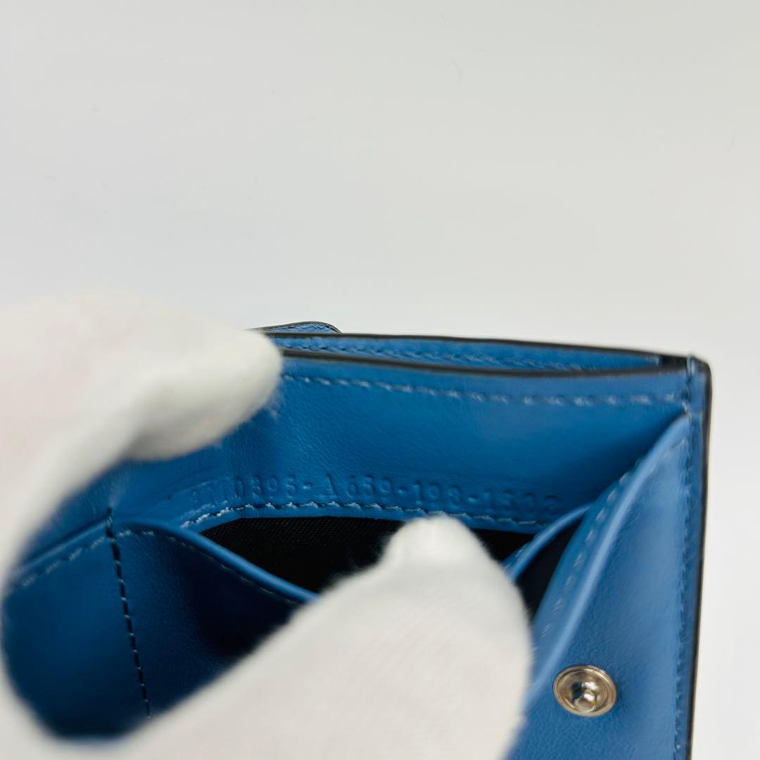 【極美品】FENDI フェンディ 三つ折り財布 コンパクトF バイカラー ズッカ