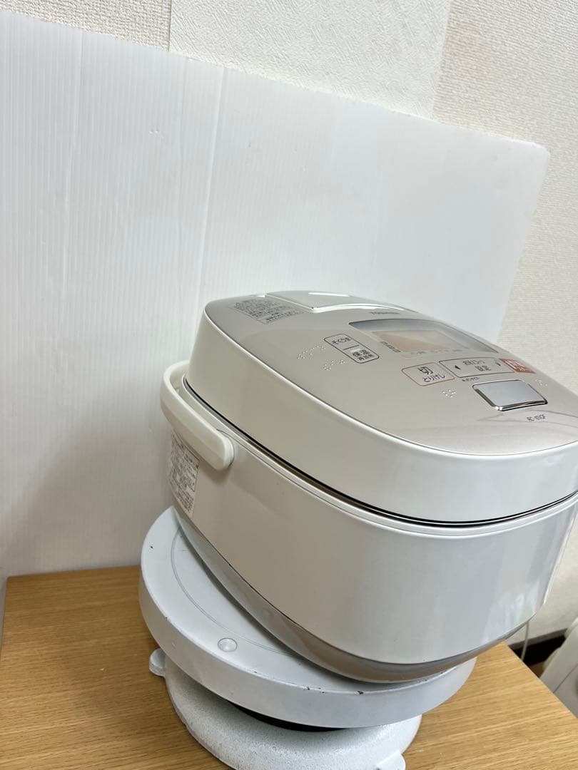 TOSHIBA 東芝 真空IH炊飯器 RC-10VQF 5.5合 2013年製