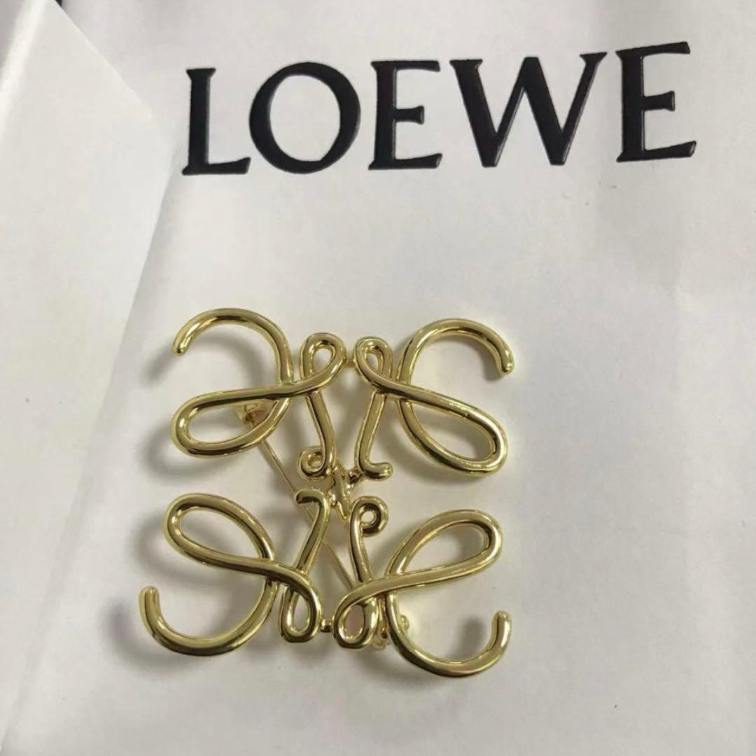 LOEWE ゴールド ロゴブローチ (箱、ポーチ付き)