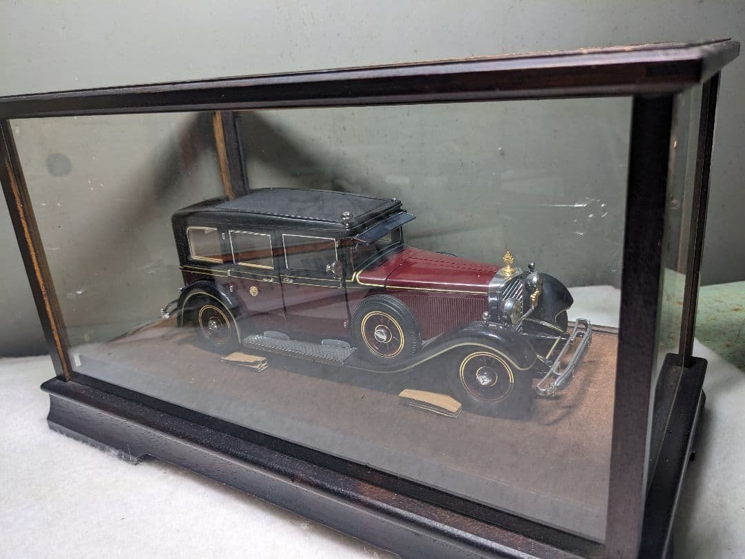 天皇陛下の旧御料車 1935型メルセデス・ベンツ770 菊紋付き ガラスケース付
