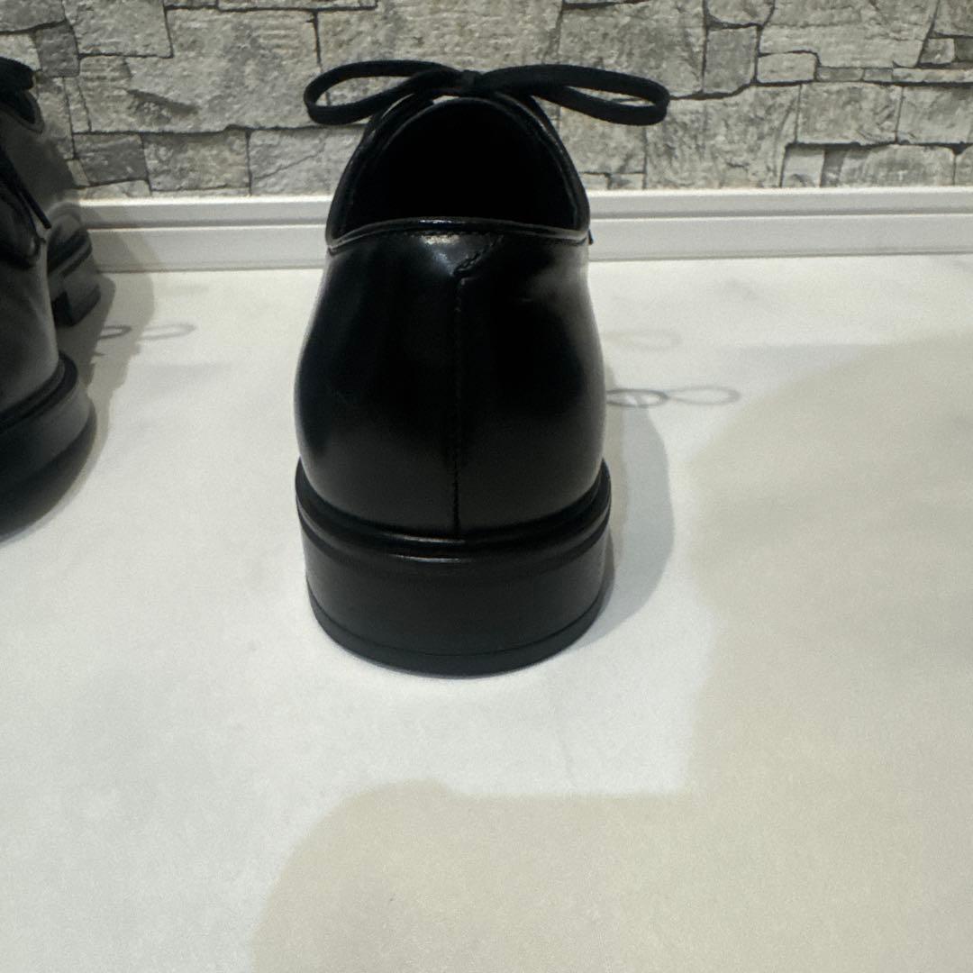 プラダ　アーモンドトゥ　ダービーシューズ