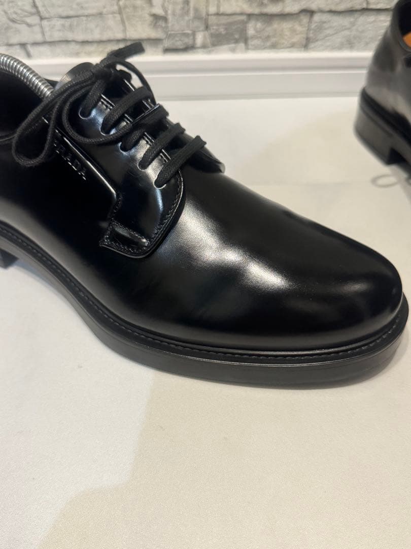 プラダ　アーモンドトゥ　ダービーシューズ