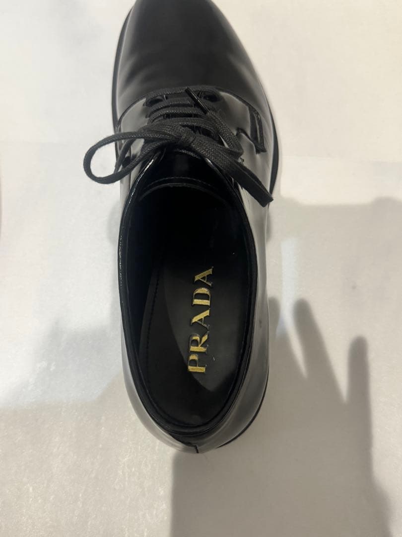 プラダ　アーモンドトゥ　ダービーシューズ