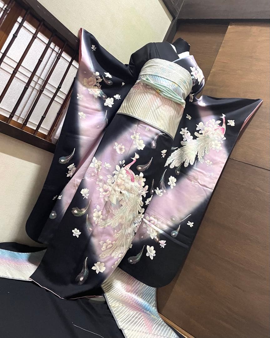 振袖 フルセット6点サイズＬ孔雀花文　暈し染　黒地　銀彩　正絹