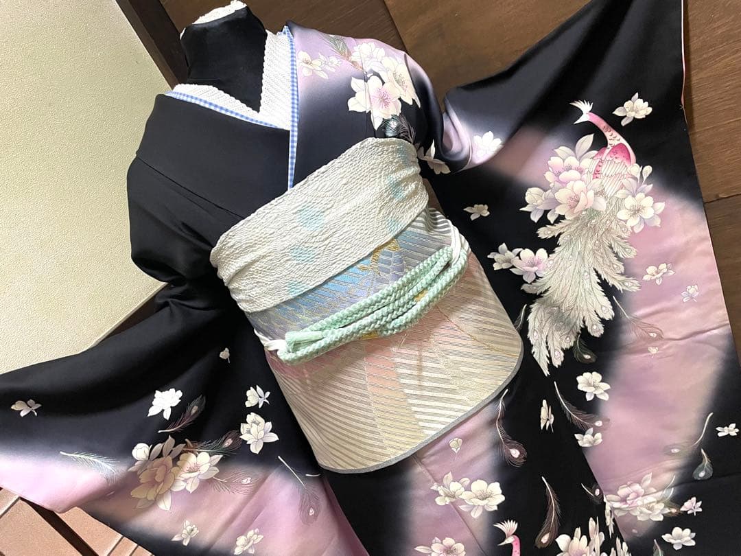 振袖 フルセット6点サイズＬ孔雀花文　暈し染　黒地　銀彩　正絹