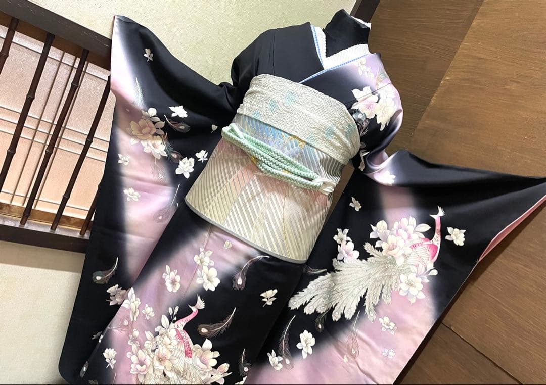 振袖 フルセット6点サイズＬ孔雀花文　暈し染　黒地　銀彩　正絹