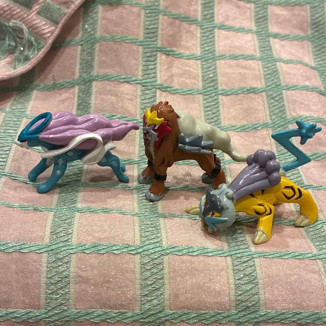 2010年　ポケモンチュッパサプライズ　スイクン　エンテイ　ライコウ　フィギュア