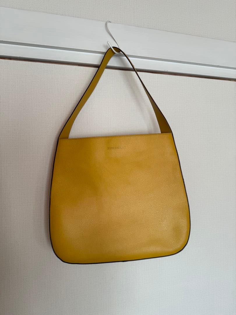 BURBERRY イエローレザーショルダーバッグ