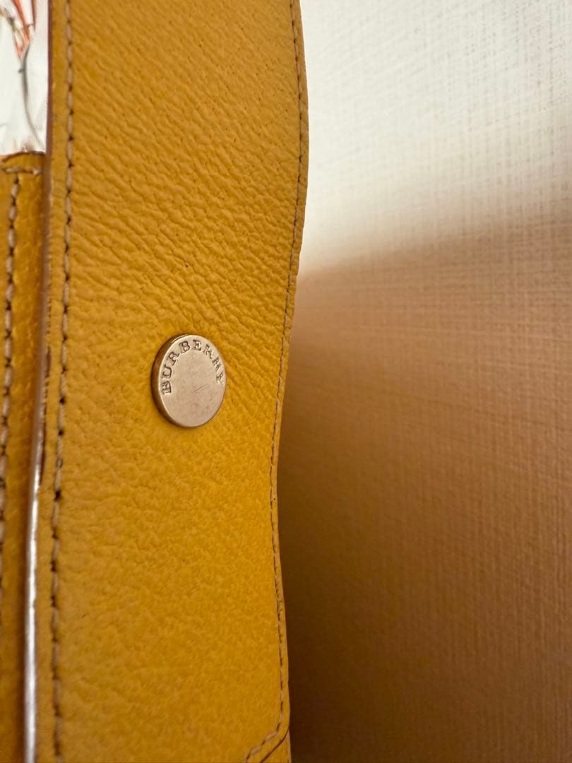 BURBERRY イエローレザーショルダーバッグ