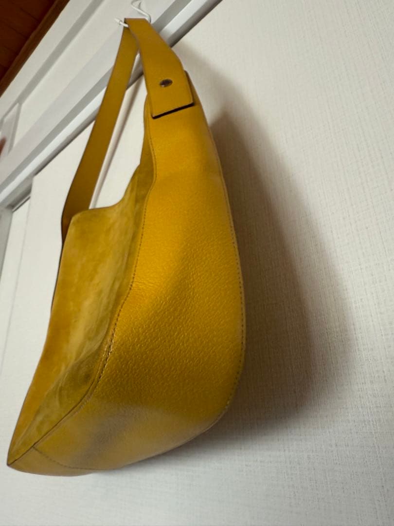 BURBERRY イエローレザーショルダーバッグ