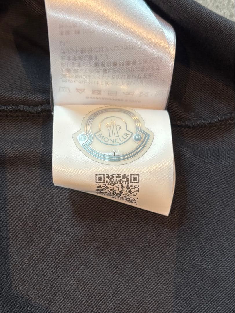 【美品】モンクレール MAGLILA ロゴTシャツ 黒 国内正規品