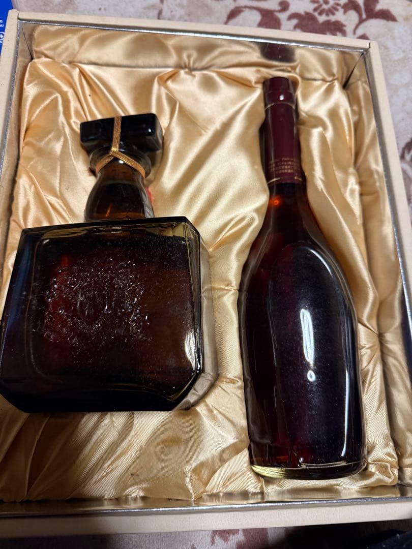 Suntory  Whisky & XO セット