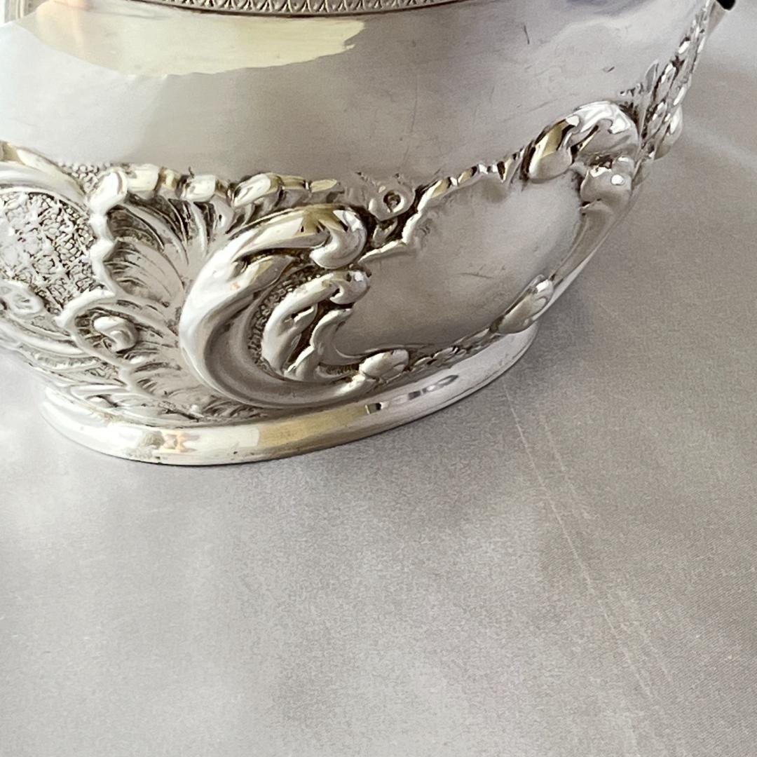 【英国】 ビクトリアン エンボスのティーポット【シルバープレート】