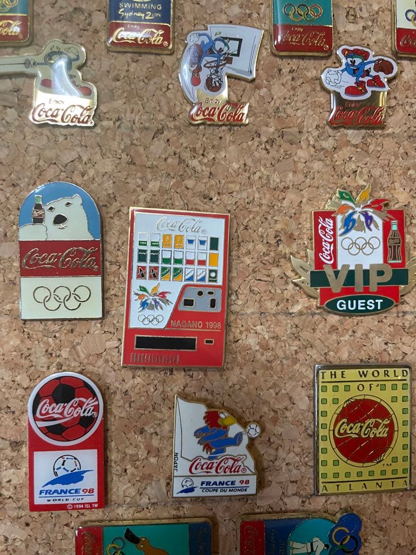 コカ・コーラ　ピンバッジセット(ピンズ)60個