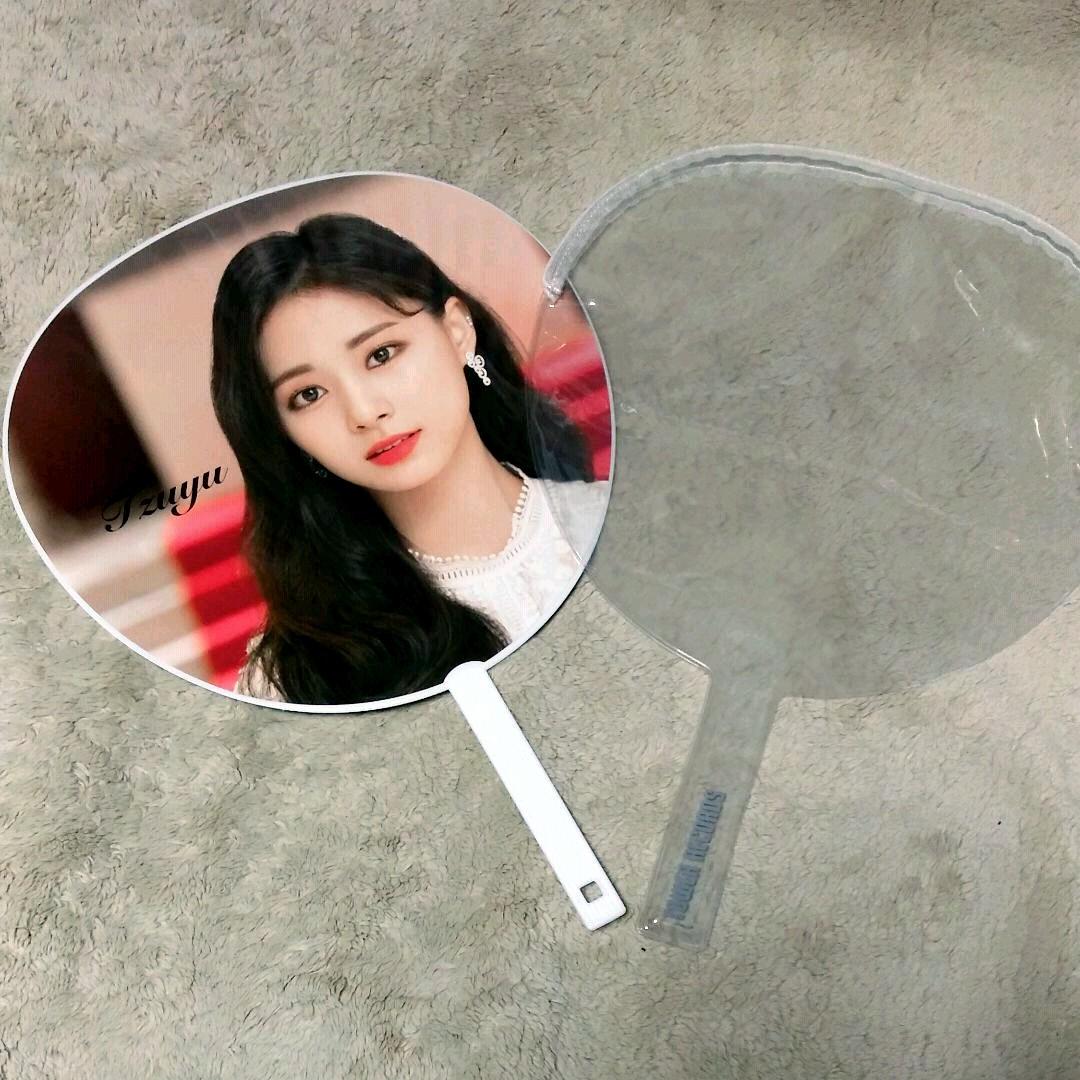 ☆新年セール☆TWICE　うちわ　ケース付き　バック２個付き　トゥワイス