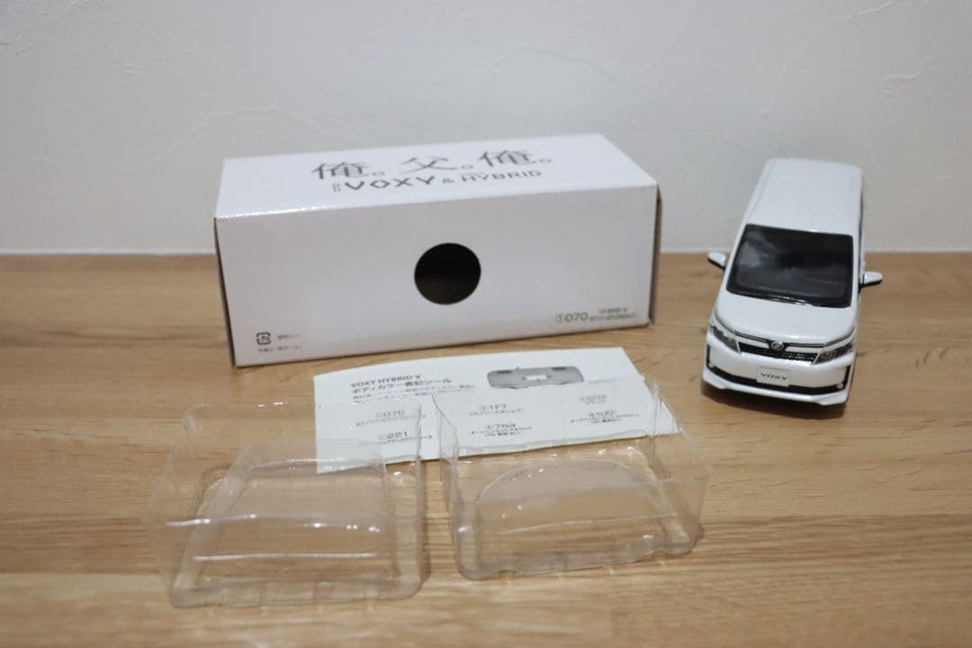キ*ン様 ヴォクシー voxy ８０系前期 カラーサンプルミニカー　ハイブリッド