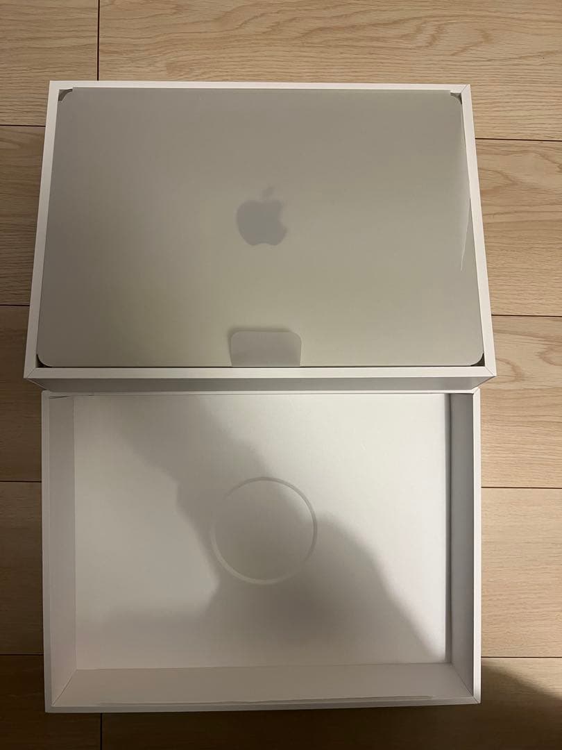 MacBook Air 13.6インチM4 16GB 256GBスターライト