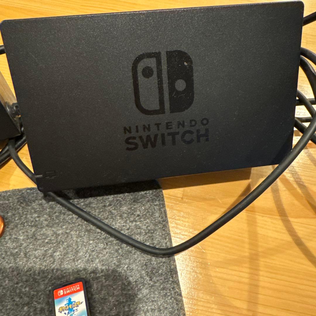 Nintendo Switch 本体 赤/黒 ポケモンソード付き