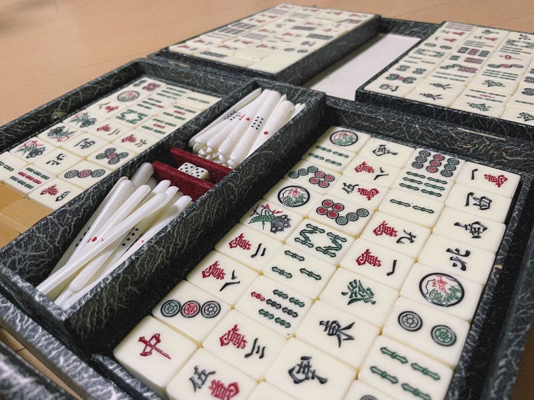 【即購入可能】昭和レトロ 高級麻雀牌  背竹牌 骨董品 ケース付き