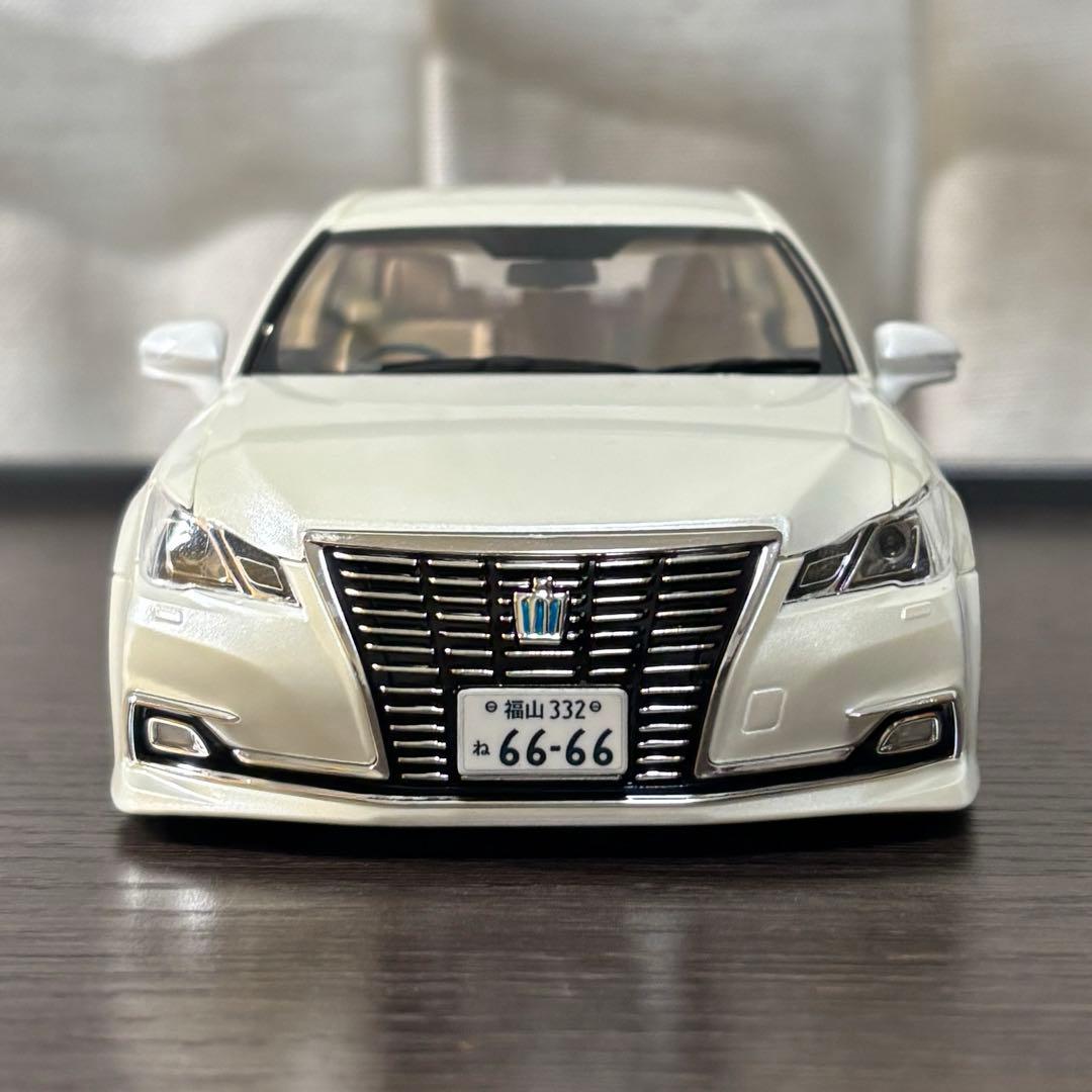 1/24 プラモデル クラウン 21後期ロイヤル ホワイトパール 純ベタ仕様