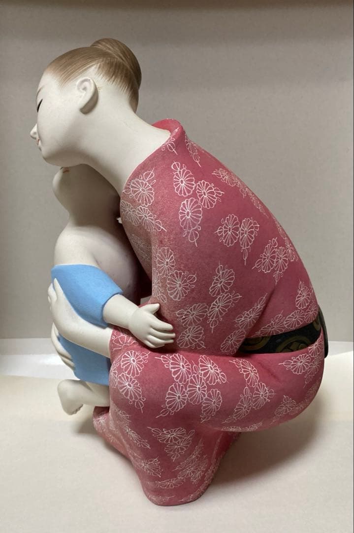 母と子　博多人形