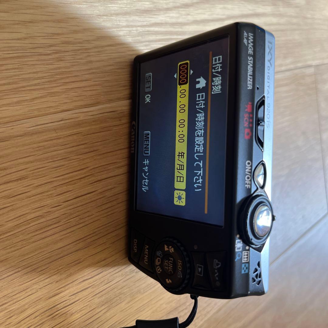 Canon IXY デジタルカメラ 本体と充電器