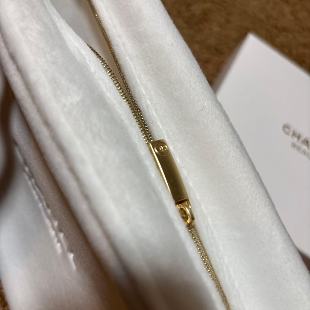 ひ*ん様 CHANEL ルブランHLCキット ホワイト ベロアポーチ