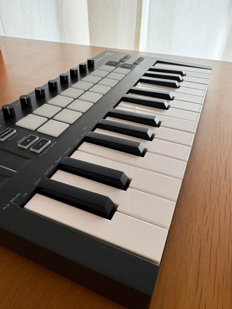 Novation Launchkey Mini MK3 25鍵MIDIキーボード