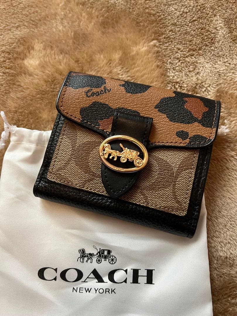 新品　未使用　COACH レオパード柄 二つ折り財布