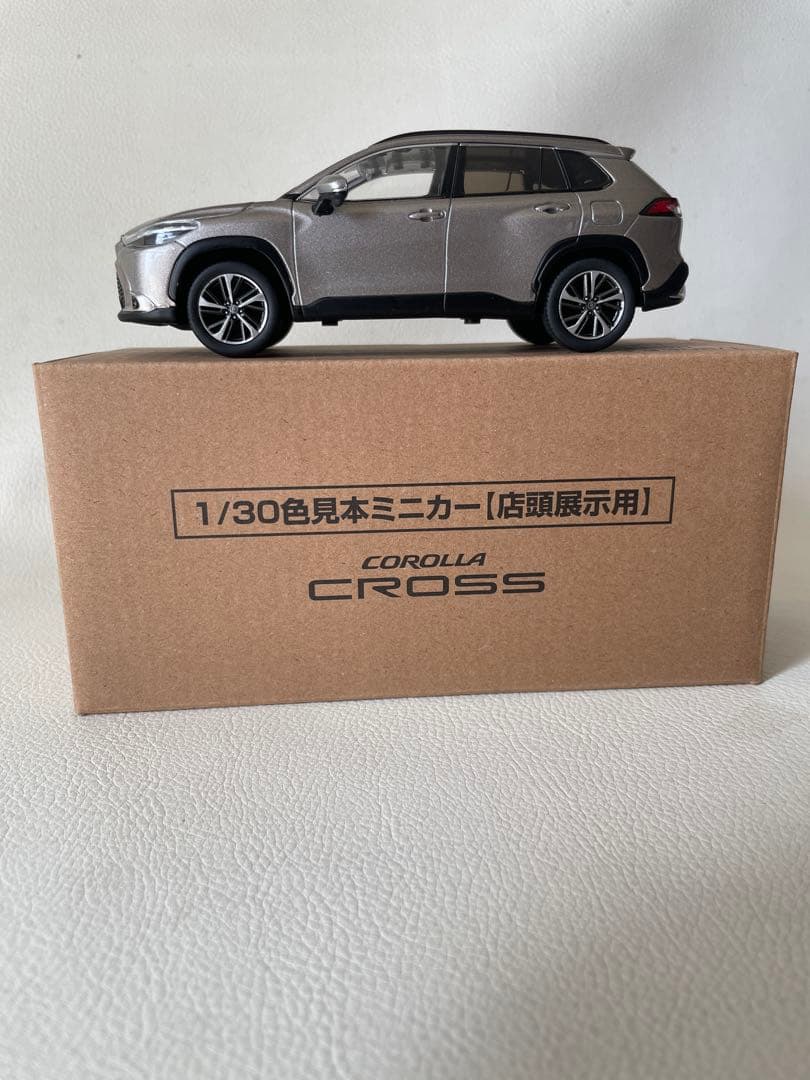 トヨタ カローラ クロス ミニカー ⑦ 4V8 アバンギャルドブロンズメタリック