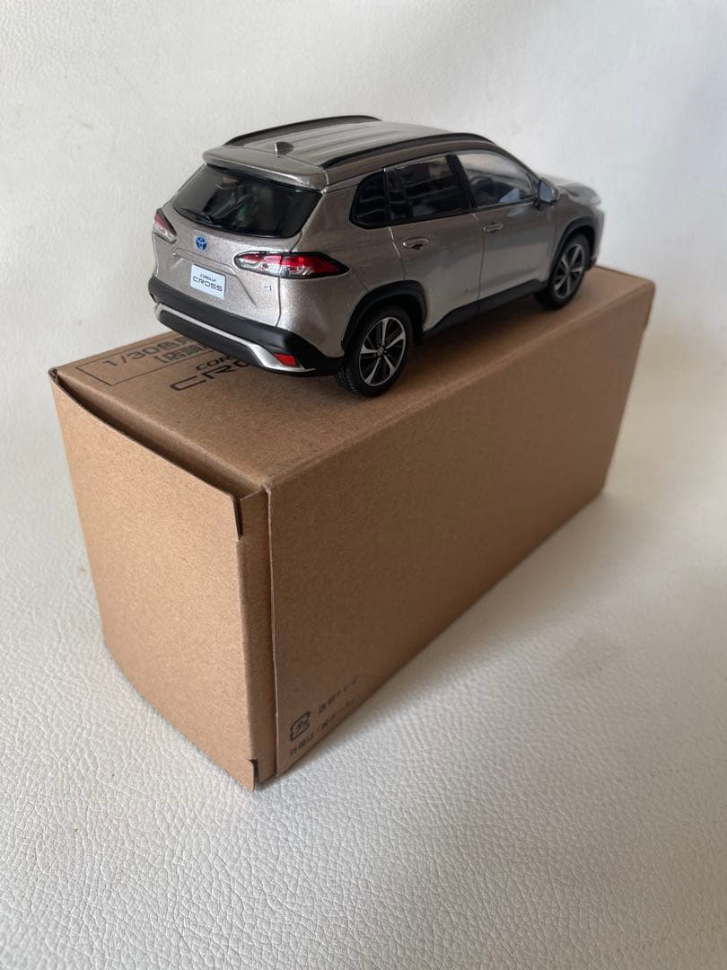 トヨタ カローラ クロス ミニカー ⑦ 4V8 アバンギャルドブロンズメタリック