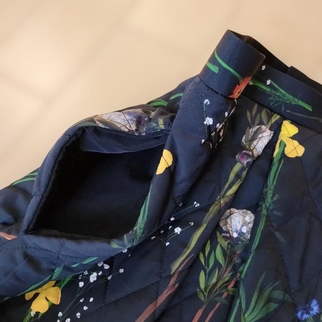 【AKIRANAKA】アキラナカ フラワープリントキルティングスカート/ブラック