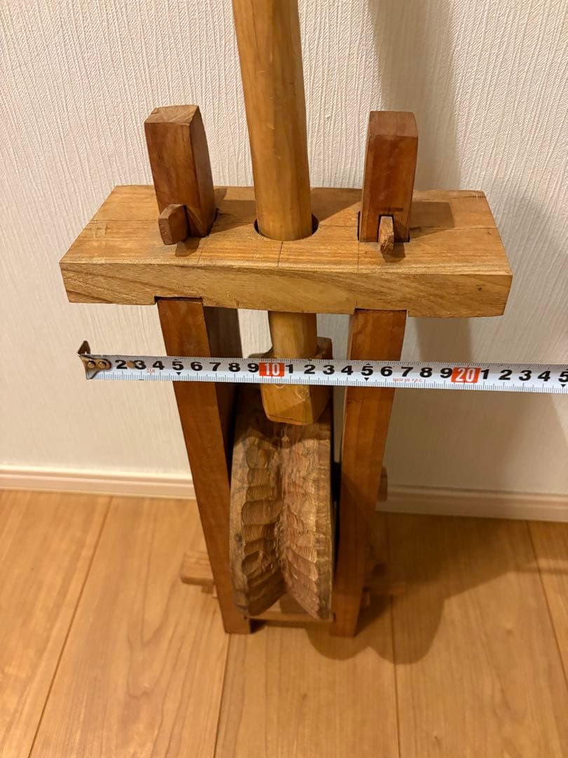 木製の滑車　伝統的な木製道具