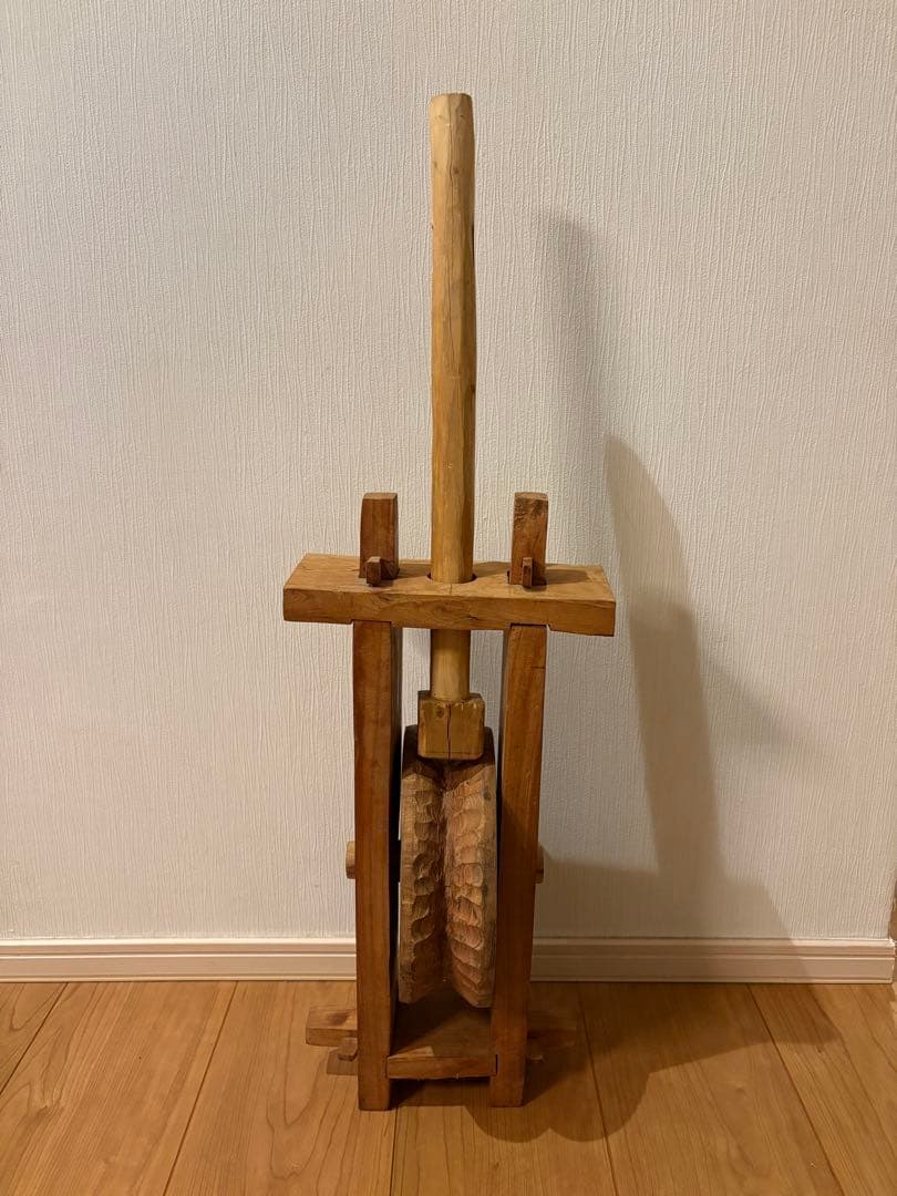 木製の滑車　伝統的な木製道具