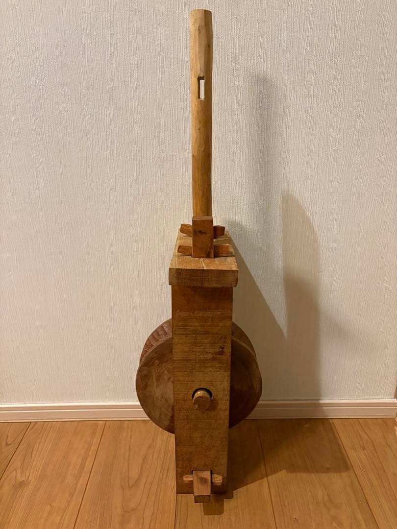 木製の滑車　伝統的な木製道具