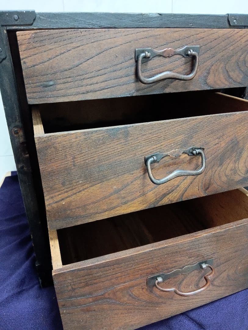 江戸時代後期幕末頃〜明治時代前年期頃讃岐國蔵出時代古鉄金具付木製船箪笥当時物