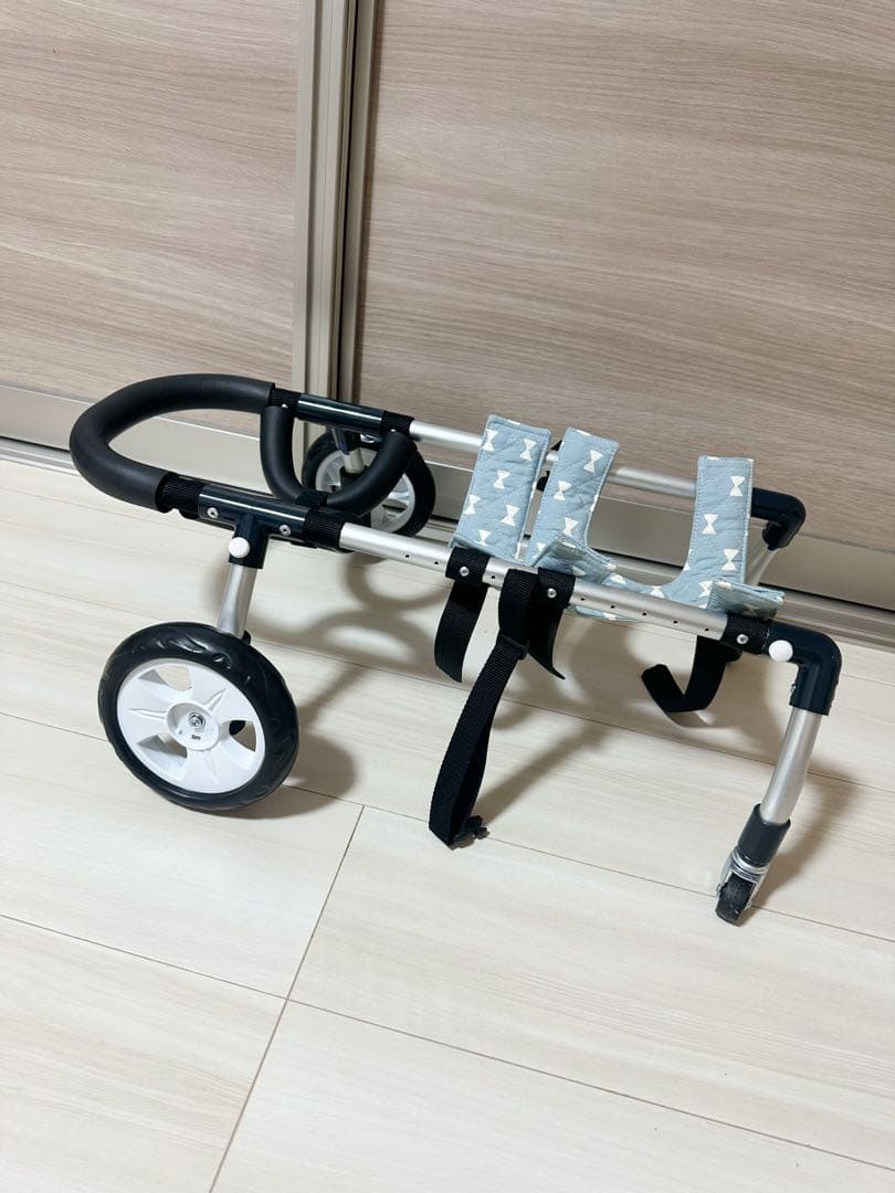 犬用車椅子　犬の歩行器　歩行サポート　犬の車いす　シニア犬　ダックス