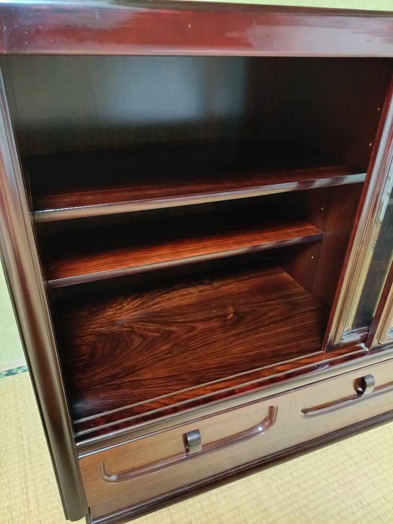 【引取り限定】ダークブラウン木製茶タンス ガラス扉付き