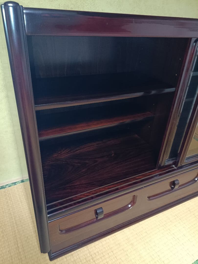 【引取り限定】ダークブラウン木製茶タンス ガラス扉付き