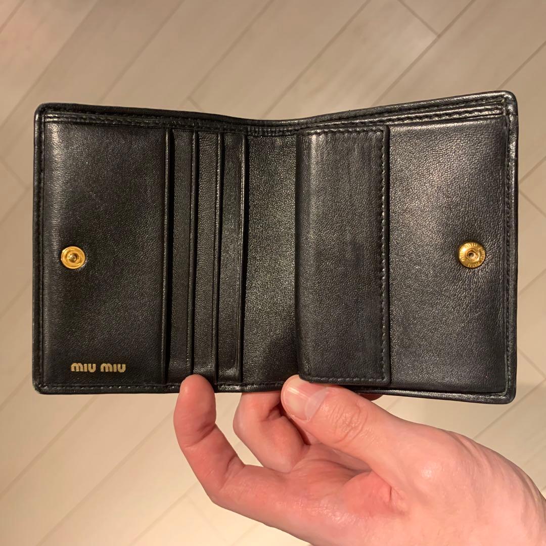 MIUMIU ブラックレザー 二つ折り財布