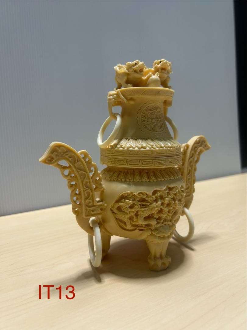 ヴィンテージの装飾彫刻樹脂香炉