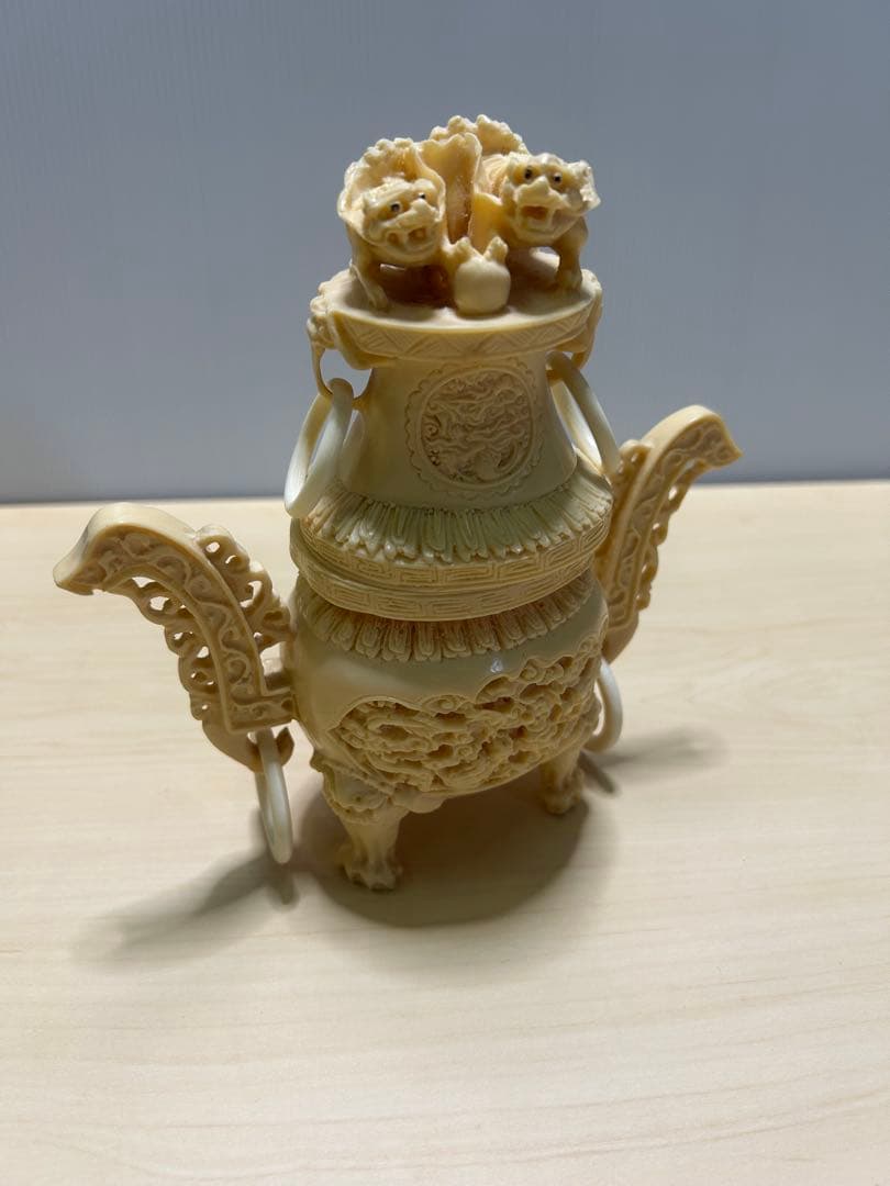 ヴィンテージの装飾彫刻樹脂香炉