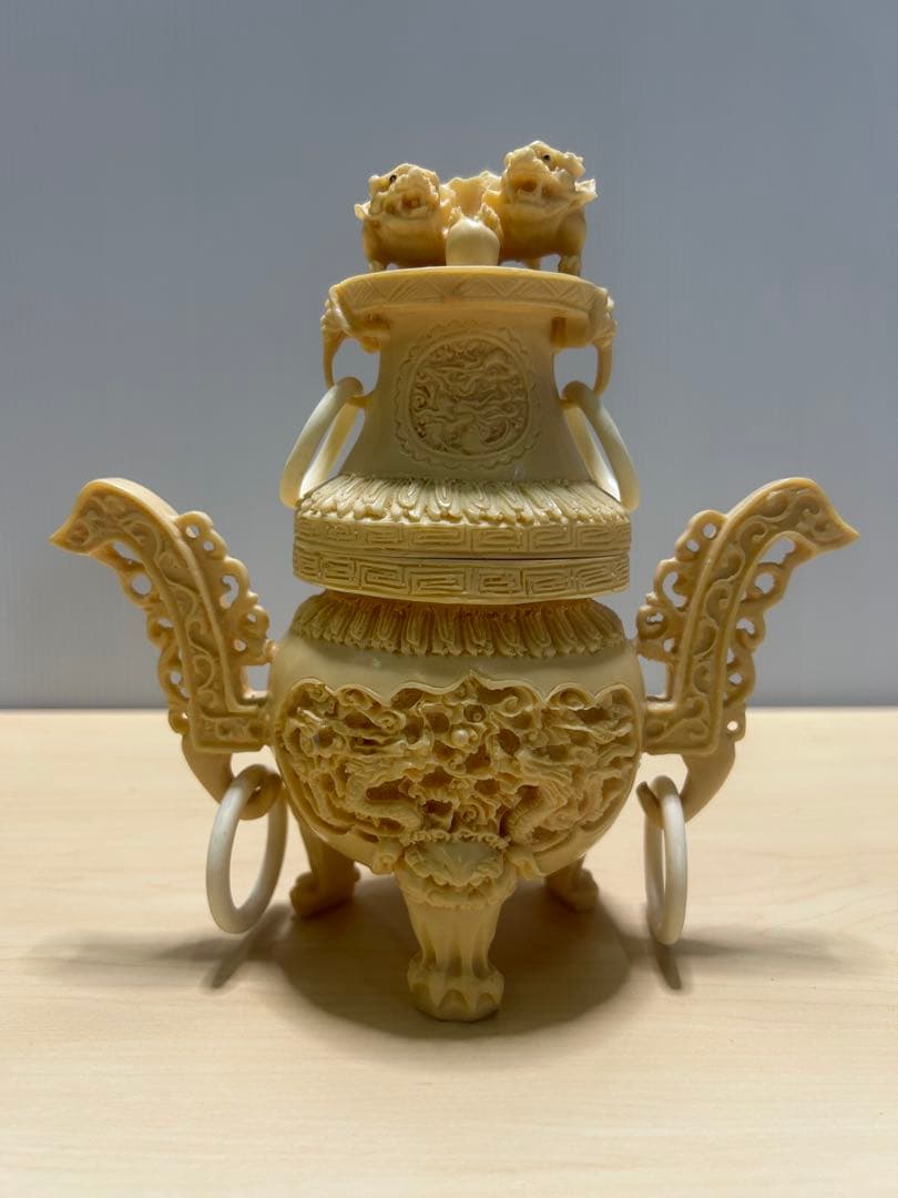 ヴィンテージの装飾彫刻樹脂香炉