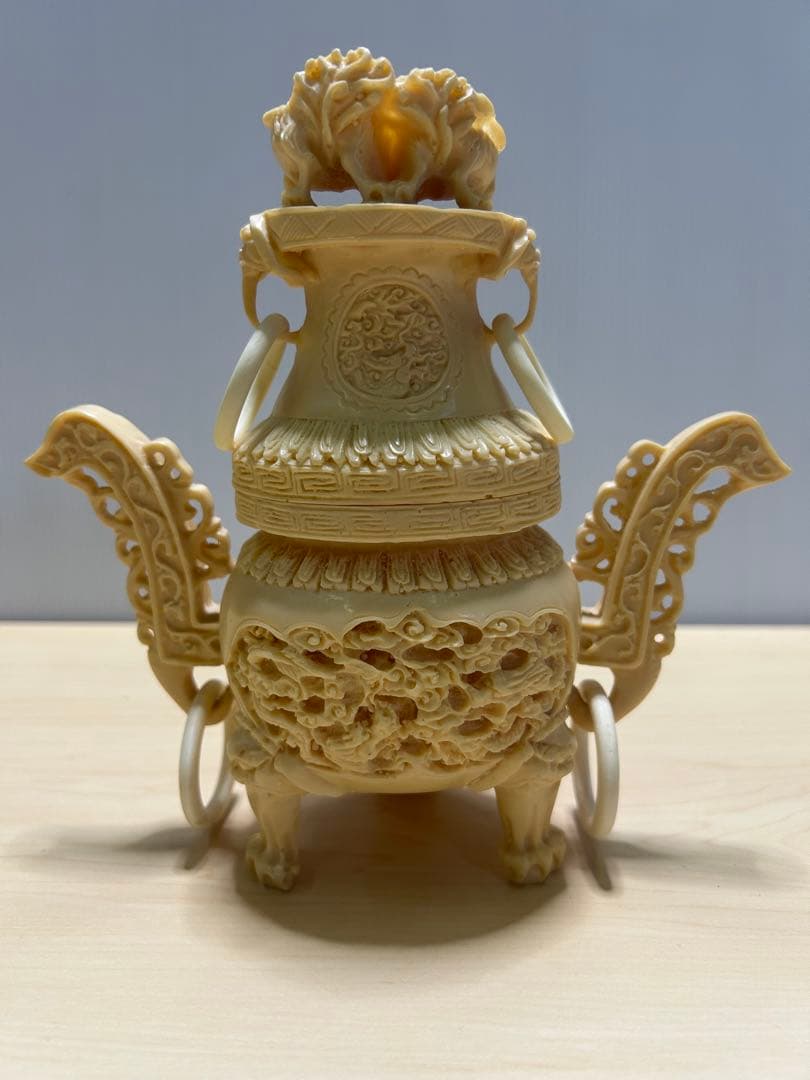 ヴィンテージの装飾彫刻樹脂香炉